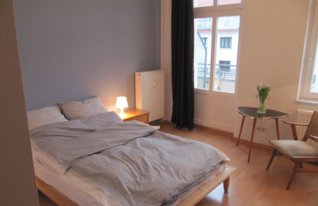 Schlafzimmer mit Balkon